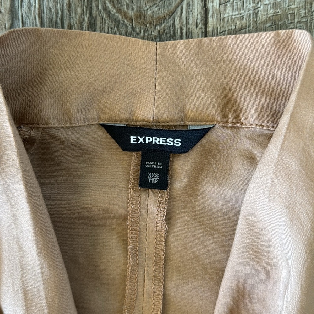 EXPRÉSS BEAUTIFUL TAN BLOUSE OPEN CHEST, XXS - Picture 8 of 12